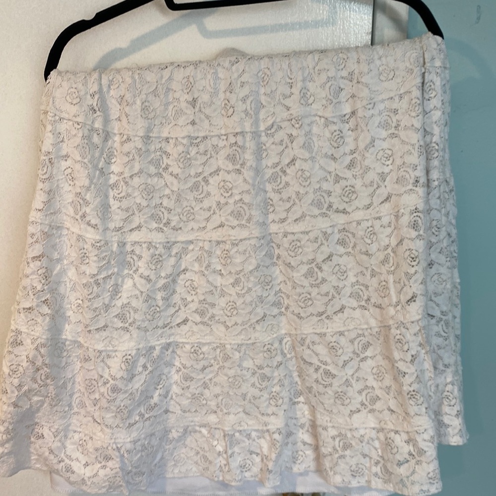 Lined white lace skirt